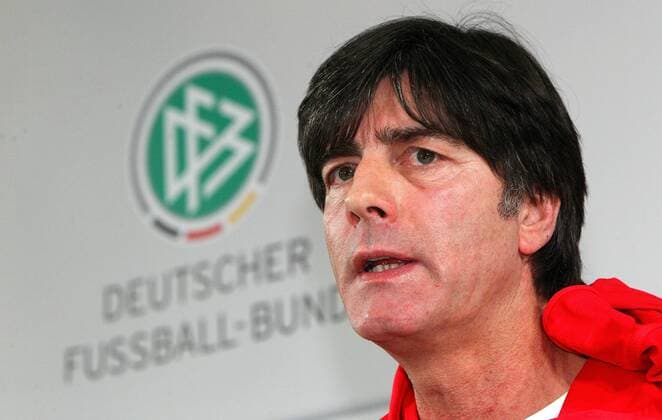 Dienstag 08.02.2011, in Kamen, Deutsche Nationalmannschaft, Deutschland, Bundestrainer Joachim Loew (GER) DeFodi018 o0 Trainer, Nationaltrainer Logo, Emblem, Verbandslogo, Verbandsemblem