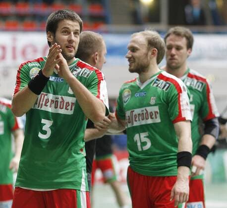 Handball - TOYOTA Bundesliga - 08.02.2011, TV Großwallstadt vs. SC Gladiators Magdeburg, v.l. Schlussfreude: Bennet Wiegert, Yves Grafenhorst (SCM), - o0 Jubel Freude