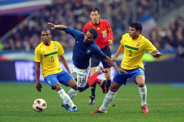 Paris - Frankreich - Brasilien - Florent MALOUDA (FRA, Mitte) - THIAGO SILVA (re.) - ELIAS Mendes (beide BRA) - AnthonyxBibardxFEP - 