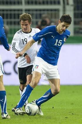 Mario GÖTZE (GER, li.) gegen Andrea RANOCCHIA (ITA), Aktion, Zweikampf, Fussball Länderspiel, Deutschland (GER) - Italien (ITA) am 09.02.2011.