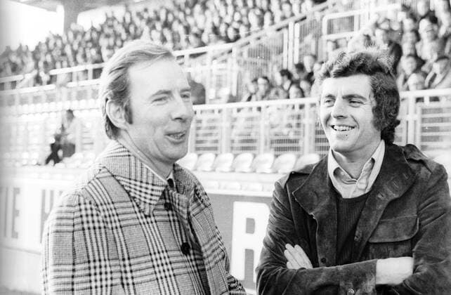 Trainer Dietrich Weise (Eintracht Frankfurt, li.) und Trainer Erich Ribbeck (1. FC Kaiserslautern) im Gespräch