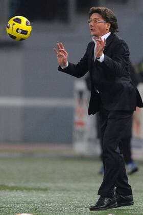 AS Rom (rot) - SSC Neapel (blau): Trainer Walter Mazzarri (Neapel) 