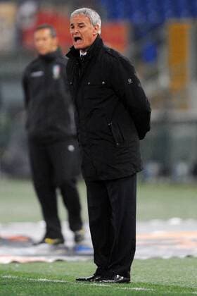 AS Rom (rot) - SSC Neapel (blau): Trainer Claudio Ranieri (Rom) 