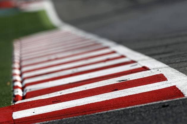 Motorsports Formula 1: World Championship 2011, Testing in Barcelona, test, Curb, curbs, Randstein xHOCHxZWEIx xJuergenxTapx o0 Detail Rennstrecke Markierung