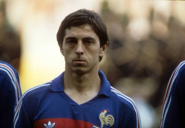 Alain Giresse (Frankreich) - DEUTSCHSPRACHIGE SPORTZEITSCHRIFTEN UND -ZEITUNGEN NUR NACH RÜCKSPRACHE Fußball Länderspiel Herren EM 1984, Nationalteam, Finale Porträt Paris