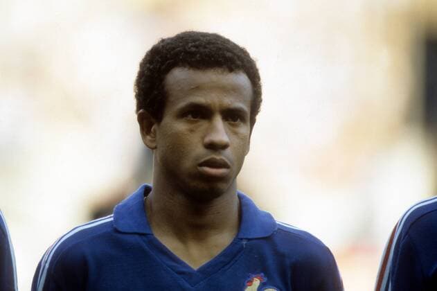 Jean Tigana (Frankreich) - DEUTSCHSPRACHIGE SPORTZEITSCHRIFTEN UND -ZEITUNGEN NUR NACH RÜCKSPRACHE Fußball Länderspiel Herren EM 1984, Nationalteam, Finale Porträt Paris