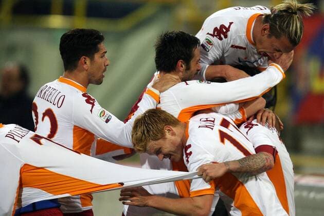 Serie A - FC Bologna (rot) - AS Rom (weiss) - Torjubel Daniele De Rossi (tätowierter Arm) - 
