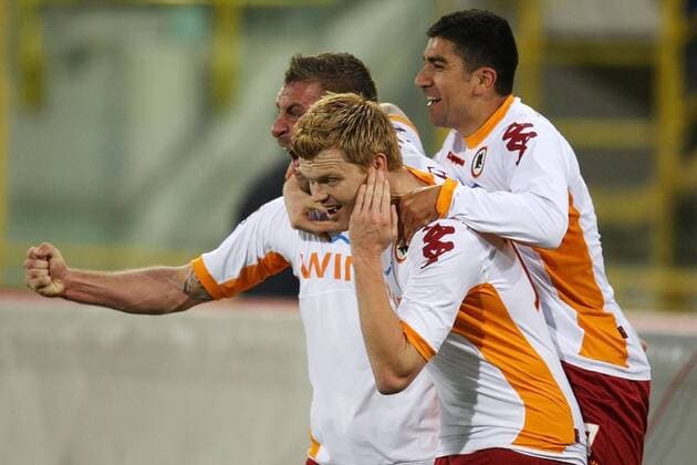 Serie A - FC Bologna (rot) - AS Rom (weiss) - Torjubel Rom mit Daniele De Rossi (L), John Arne Riise (Mitte) und David Pizarro - 