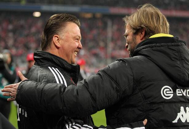 Trainer Louis Van Gaal (FCB, li.) und Juergen KLOPP, Chef - Trainer BVB Fussball 1. Bundesliga , Muenchen , am 26.02.2011 FC BAYERN MÜNCHEN (rot) - BVB BORUSSIA DORTMUND (gelb)