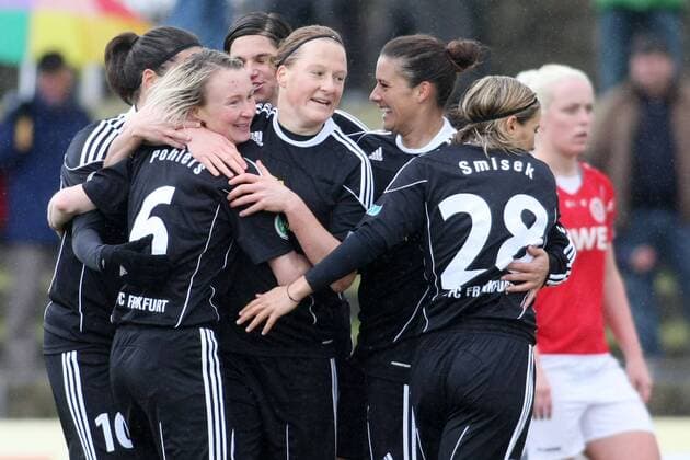 27.02.2011, Frauenfußball, DFB-Pokal, Halbfinale: 1. FFC Frankfurt - SC 07 Bad Neuenahr. Jubel Frankfurt, u.a. Conny Pohlers (1. FFC Frankfurt, L).
