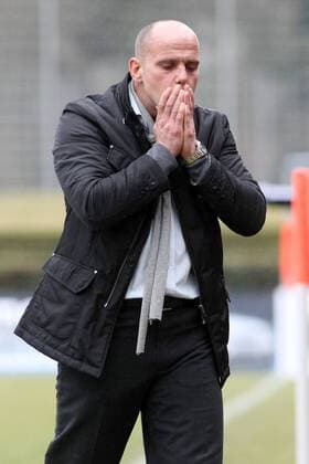 27.02.2011, Frauenfußball, DFB-Pokal, Halbfinale: 1. FFC Frankfurt - SC 07 Bad Neuenahr. Trainer Thomas Obliers (SC 07 Bad Neuenahr). o0 Enttäuschung