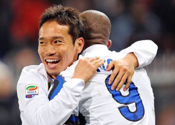 Sampdoria Genua (blau) vs. Inter Mailand (weiß) - Torjubel Samuel Eto o (R), Yuto Nagatomo - pegasoxinside o0 Jubel, Freude,