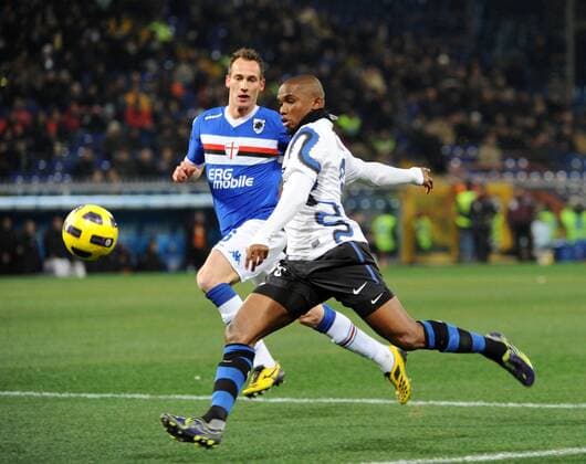 Sampdoria Genua (blau) vs. Inter Mailand (weiß) - Samuel Eto o (R), Massimo Volta DIGITAL pegasoxinside