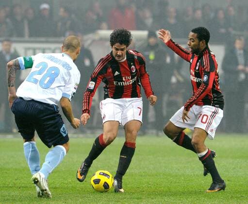 AC MILAN (rot) vs. SSC NAPOLI (weiß) Alexandre PATO (Mitte) und ROBINHO (re.) gegen Paolo CANNAVARO DIGITAL pegasoxinside