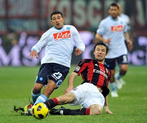 AC MILAN (rot) vs. SSC NAPOLI (weiß) Mark van Bommel (Milan) gegen Walter Gargano pegasoxinside