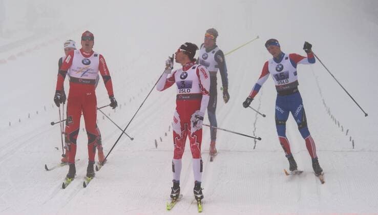 Zielfinish: Team Kanada mit Schlussläufer Alex HARVEY (M CANADA) überquert die Ziellinie vor Team Norwegen mit Schlussläufer Ola Vigen HATTESTAD (l NOR) und Team Russland mit Nikita KRIUKOV (r RUS) li: Tim TSCHARNKE (GER) Team Sprint der Männer, Klassisch Finale am 02.03.2011 FIS Nordische Ski Weltmeisterschaft in Oslo am Holmenkollen 2011 -- FIS Nordic World Ski Championship, Oslo, Norway 2011, o0 Jubel Freude Sieg Weltmeister