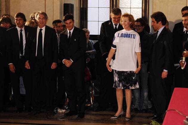 Ehrung Ambrogino d Oro - Inter Mailand --- V.li. Trainer Leonardo-Präsident Massimo Moratti-Javier Zanetti-Letizia Moratti (Oberbürgermeisterin Mailand ITA)-Alan Rizzi (Sportreferent Mailand ITA)  o0 Funktionär people Politik