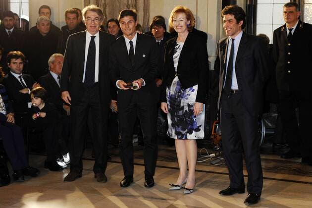 Ehrung Ambrogino d Oro - Inter Mailand --- V.li. Präsident Massimo Moratti-Javier Zanetti-Letizia Moratti (Oberbürgermeisterin Mailand ITA)-Alan Rizzi (Sportreferent Mailand ITA)  o0 Funktionär people Politik