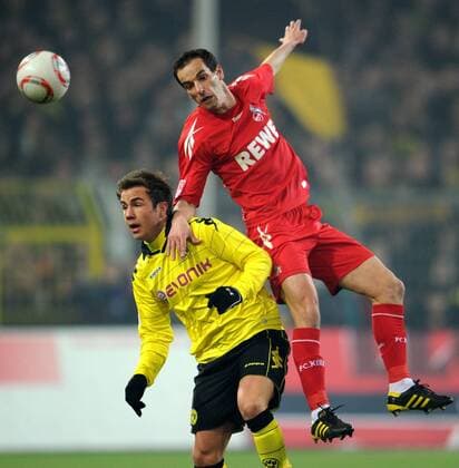 FUSSBALL 1. BUNDESLIGA SAISON 2010 2010 25. Spieltag: BVB Borussia Dortmund - 1. FC Köln 04.03.2011 Mario GOETZE (li, Dortmund) gegen PETIT (re, Köln) 