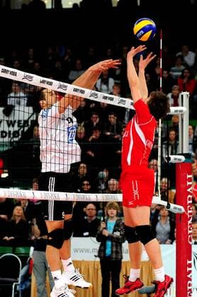 06-03-2011 Volleyball Herren DVV-Pokalfinale, Generali Haching (Unterhaching) vs VfB Friedrichshafen ---- Jeroen TROMMEL Friedrichshafen, Branislav SKLADANY Haching