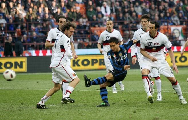 Tor durch Yuto Nagatomo (inter) --- Inter Mailand (blau) vs FC CFC Genoa 1893 (weiß) - lucaxpagliaricci