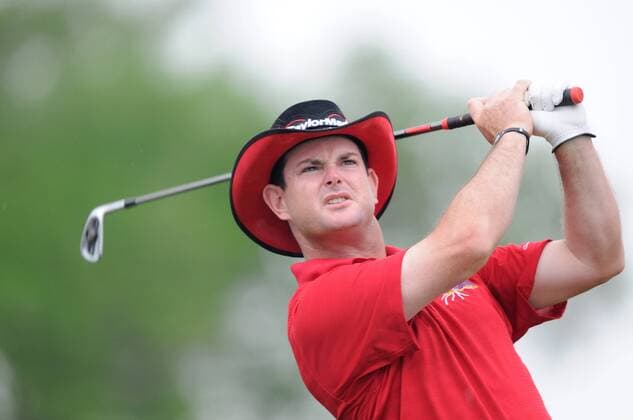 Mar. 6, 2011 - Palm Beach Gardens, Florida, United States of America - Rory Sabbatini (RSA) hits his tee shot safely on the 17th green just as the horn sounds to suspend play at the PGA Honda Classic en route to victory by one stroke at PGA National Resort and Spa in Palm Beach Gardens. - ZUMAx71 o0 South Africa