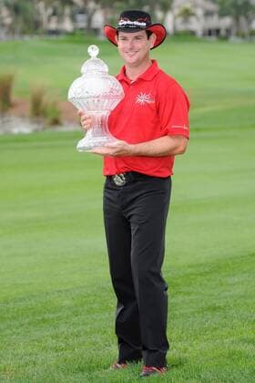 Mar. 6, 2011 - Palm Beach Gardens, Florida, United States of America - Rory Sabbatini (RSA) celebrates after winning the PGA Honda Classic by one stroke at PGA National Resort and Spa in Palm Beach Gardens. - ZUMAx71 o0 South Africa, Siegerehrung, Pokal, Trophäe,