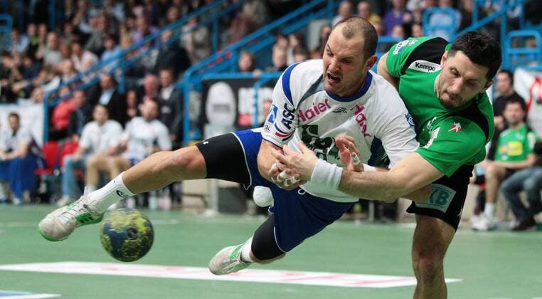 Handball, 1. Bundesliga, TV Grosswallstadt vs. Füchse Berlin, Jens Tiedtke (TV Grosswallstadt,li) - Alexander Petersson (Füchse Berlin,re)
