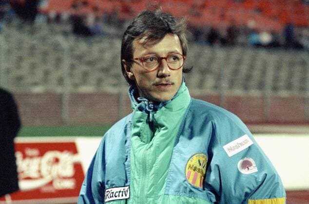 2. BL Saison 1989 1990 Hannover 96 gegen SpVgg Bayreuth 1:1 am 24.03.1990 im Niedersachsenstadion. Trainer Michael Krüger (Hannover).