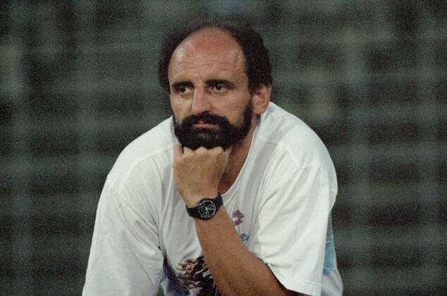 2. BL Saison 1992 1993 Hannover 96 gegen den SV Darmstadt 98 5:0 am 22.07.1992 im Niedersachsenstadion zu Hannover. Trainer Rainer Scholz (Darmstadt).