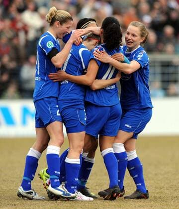 Fußball,1. Bundesliga Frauen, Saison 2010 2011, 1. FFC Turbine Potsdam - SG Essen-Schönebeck, Turbine bejubelt das Tor zum 2:0, links Bianca Schmidt, rechts Tabea Kemme, 13.03. 2011, o0 Jubel, Freude