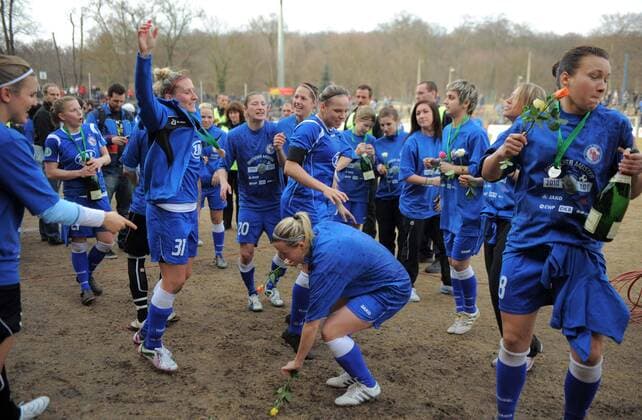 1. FFC Turbine Potsdam ist Deutscher Meister 2010 11 - Turbine feiert o0 Jubel, Freude