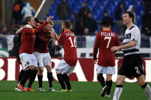 v.li.: Philippe Mexes, Daniele de Rossi, John Arne Riise, David Pizarro, AS Rom (rot) - Lazio Rom (schwarz weiß) andreaxstaccioli o0 Jubel, Freude