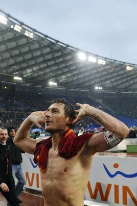 AS Rom (rot) - Lazio Rom (weiß), Francesco Totti  o0 Jubel, Freude nackt