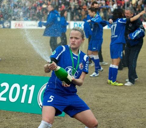 1. FFC Turbine Potsdam ist Deutscher Meister 2011 Daniela LOEWENBERG Turbine o0 Jubel, Freude Sekt, Sektdusche, Champagner, Champagnerdusche Sieg