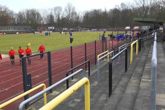 Fussball, Mondpalast Arena in Herne Wanne, Ruhrgebiet, Nordrhein-Westfalen, Regionalliga West, 2010 2011, Heimspielstätte des FC Schalke 04 II sowie des DSC Wanne Eickel