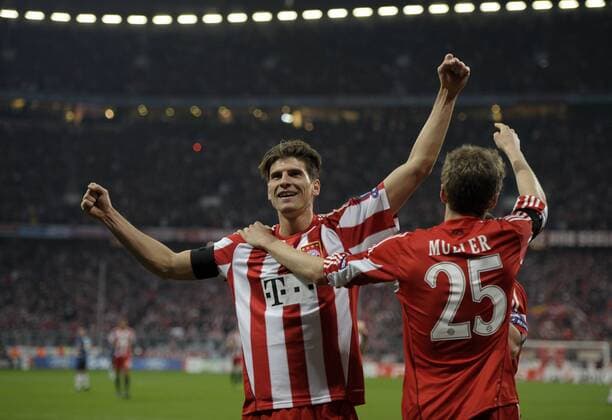 15.03.2011, Fussball Champions League, Achtelfinale Rückspiel, FC Bayern München - Inter Mailand, Allianz-Arena München, Torjubel. v.l. Thomas Müller (re, Bayern München) und Mario Gomez (li, München) .