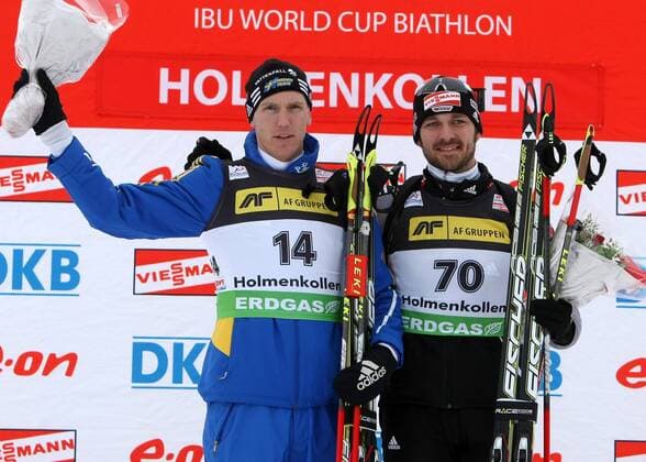 BIATHLON - IBU WC Oslo Holmenkollen , 17.MAR.11 - BIATHLON - IBU Weltcup Finale, 10km Sprint der Herren, Siegerehrung. Bild zeigt v.li. Den Zweiten Björn Ferry (SWE) und den Dritten Alexander Wolf (GER). Der Sieger Andreas Birnbacher (GER) musste aus persönlichen Gründen sofort abreisen. 