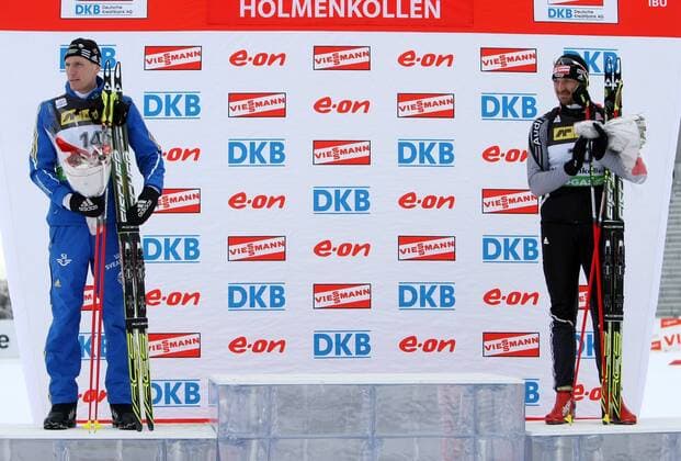 BIATHLON - IBU WC Oslo Holmenkollen , 17.MAR.11 - BIATHLON - IBU Weltcup Finale, 10km Sprint der Herren, Siegerehrung. Bild zeigt v.li. Den Zweiten Björn Ferry (SWE) und den Dritten Alexander Wolf (GER). Der Sieger Andreas Birnbacher (GER) musste aus persönlichen Gründen sofort abreisen. 