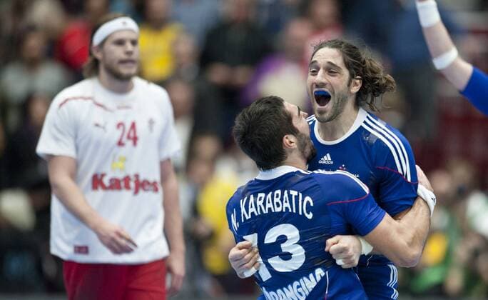 Schlussjubel nach der Spiel Verlängerung: Frankreich gewinnt das Finale - Bertrand GILLE und Nikola KARABATIC (13 beide FRA) jubeln. Hinten: Mikkel HANSEN (DEN) FINALE: Frankreich - Dänemark in Malmö am 30.01.2011. Handball 22. Handball Weltmeisterschaft der Männer in Schweden 2011. Final Match: France - Denmark in Malmö, 30th january 2011. -- 22nd. Men s Handball World Championship in Sweden 2011, o0 Sieg Weltmeister Jubel Freude