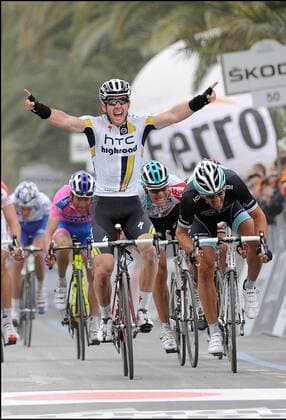 Cyclisme : Milan San Remo - UCI Pro Tour - 19.03.2010 - MATTHEW GOOS (AUSTRALIEN HTC Highroad) gewinnt Mailand San Remo 2011 vor Fabian Cancellara (SUI Leopard - Trek, re.) und Philippe Gilbert (BEL Omega Pharma Lotto, 2.v.re.) - xJimmyxBolcinaxxPNx  o0 Jubel, Freude Sieg, Sieger