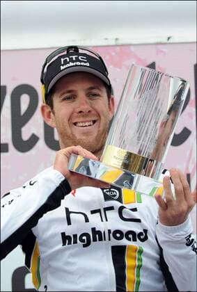 Cyclisme : Milan San Remo - UCI Pro Tour - 19.03.2010 - MATTHEW GOOS (AUSTRALIEN HTC Highroad) gewinnt Mailand San Remo 2011 - xJimmyxBolcinaxxPNx  o0 Pokal, Trophäe Objekte Sieg, Sieger Jubel, Freude