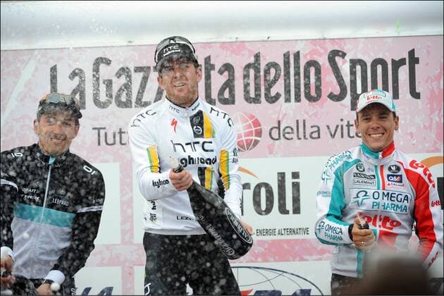 Cyclisme : Milan San Remo - UCI Pro Tour - 19.03.2010 - Siegerehrung Mailand San Remo 2011, v.li.: Fabian Cancellara (SUI Leopard - Trek), Sieger Matthew Goss (AUSTRALIEN Htc - High Road) und Philippe Gilbert (BEL Omega Pharma Lotto) - xJimmyxBolcinaxxPNx  o0 Jubel, Freude Sieg, Sieger Sekt, Sektdusche, Champagner, Champagnerdusche