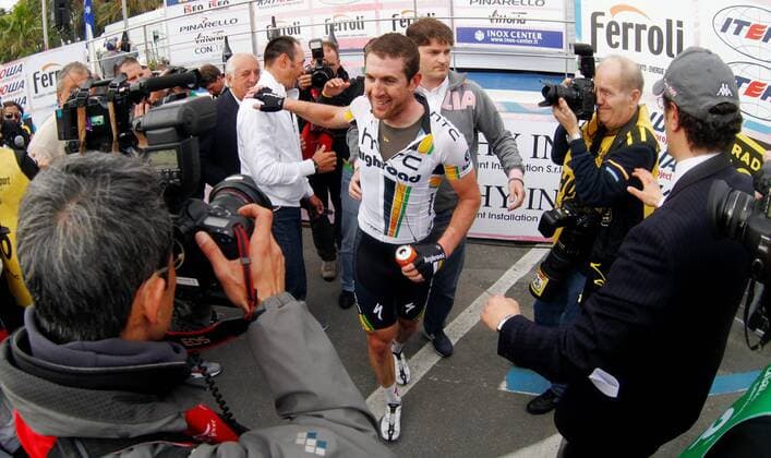 19.03.2011 Radrennen Mailand - Sanremo über 298 Km, Matthew Goss (AUSTRALIEN Htc - High Road) - Sieger von Mailand San Remo 2011, daneben Sportlicher Leiter Erik Zabel (GER High Road, li.) o0 Jubel, Freude Sieg, Sieger 