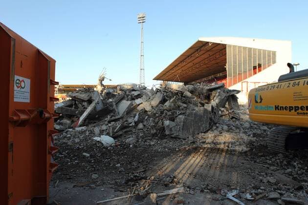 Fußball, Stadiongeschichte Kickers Offenbach STADION BIEBERER BERG - Kickers Offenbach o0 Bau, Baustelle, Stadionumbau