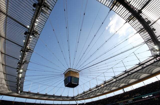 Samstag 19.03.2011, 1. Bundesliga Saison 10 11 - 27. Spieltag in Frankfurt, Eintracht Frankfurt - Dachkonstruktion der Commerzbank Arena DeFodi028 o0 CommerzbankArena Totale Sportstätte Stadion Dach Aufmacher