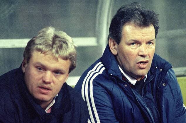 2. BL in der Saison 1989 1990 Hannover 96 gegen SpVgg Bayreuth 1:1 am 24.03.1990 im Niedersachsenstadion. Trainer Siegfried Melzig (Bayreuth, re.).
