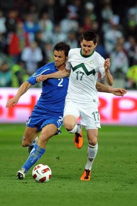 Christian Maggio (ITA), Andraz Kirm (SLO) --- Slowenien (weiß) vs. Italien (blau) nicoloxzangirolami