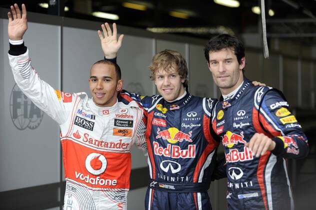 v.li.: Lewis HAMILTON (GBR),McLaren Mercedes,Sebastian VETTEL (GER),Red Bull Racing,Mark WEBBER (AUS),Red Bull Racing,Halbfigur,halbe Figur,nach dem Qualifying,winken,winkend,Gestik. Formel 1:GP von Australien,Grand Prix Melbourne,Albert Park,Saison2011,