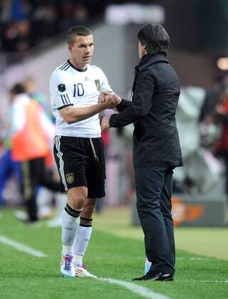 FUSSBALL INTERNATIONAL EM 2012-Qualifikation Gruppe A 26.03.2011 Deutschland - Kasachstan Trainer Joachim LOEW wechselt Lukas PODOLSKI (Deutschland) aus 